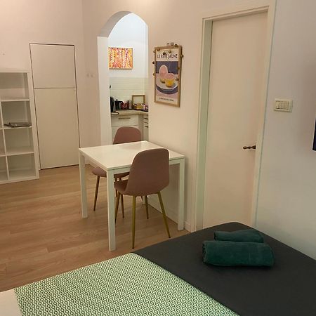 The Mint 호텔 로비니 외부 사진