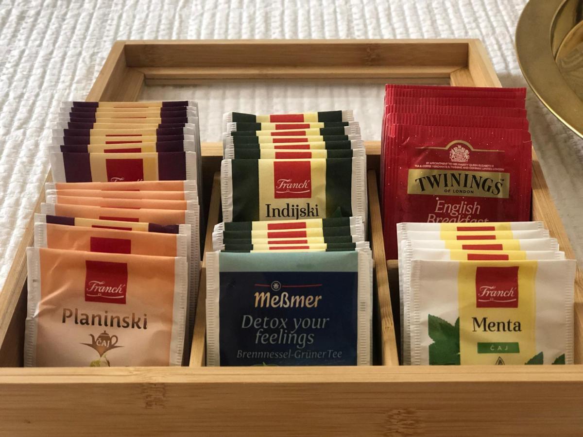 The Mint 호텔 로비니 외부 사진