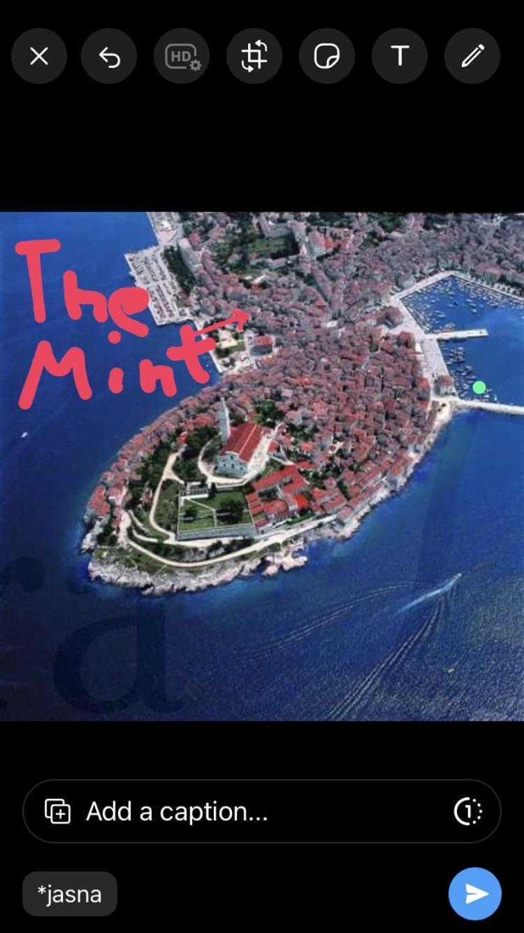 The Mint 호텔 로비니 외부 사진